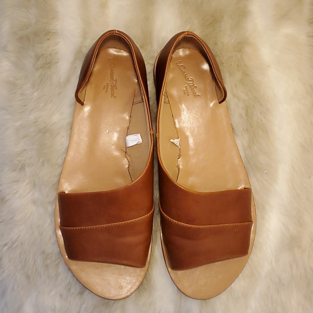 Universal Thread sandals